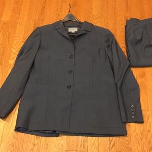 EUC Talora woman’s wool 2pc suit